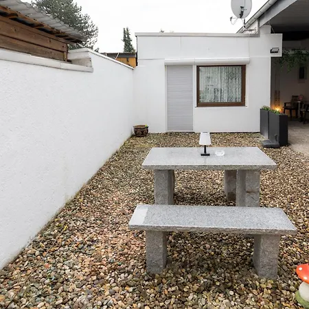 Naehe Duesseldorf Airport Messe Duisburg