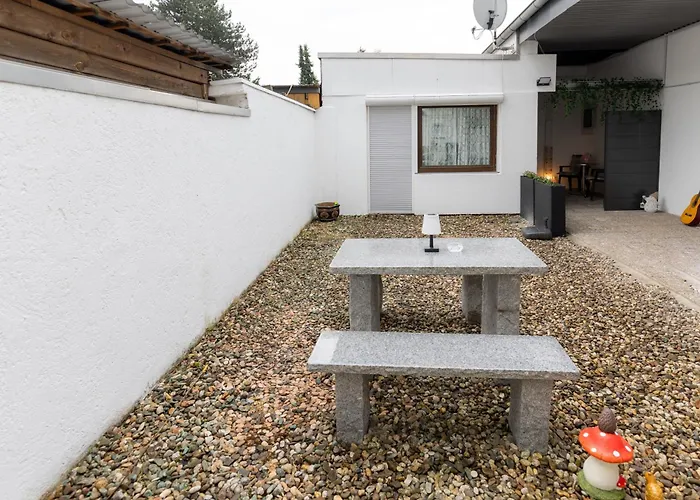 Naehe Duesseldorf Airport Messe ドゥイスブルグ